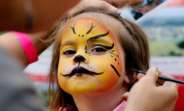 School carnival tiger facepainting