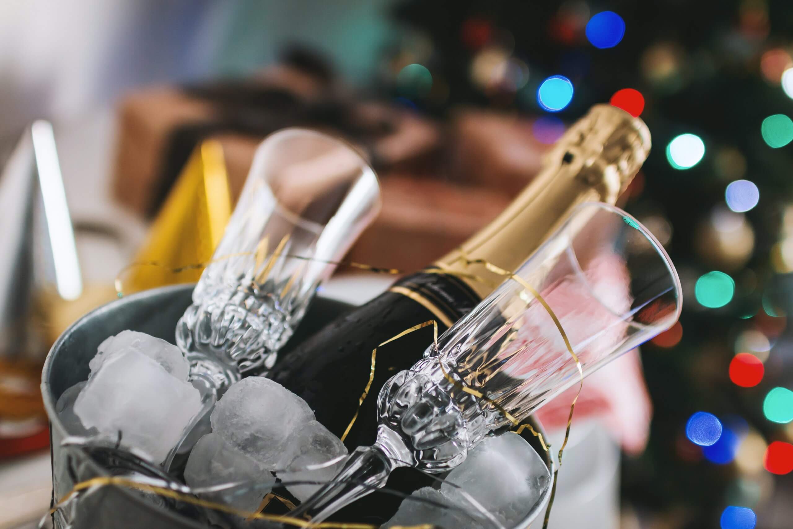 10 Things To Consider When Planning Your Company Holiday Party! - Picnic  People